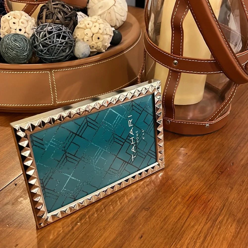 Tahari Home 4”x6” photo picture frame desktop new